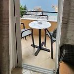 Ξενοδοχείο Amelie's & *