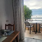 Amelie's & Ξενοδοχείο Σαράντα