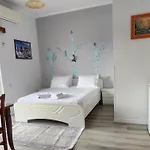 Amelie's & Σαράντα