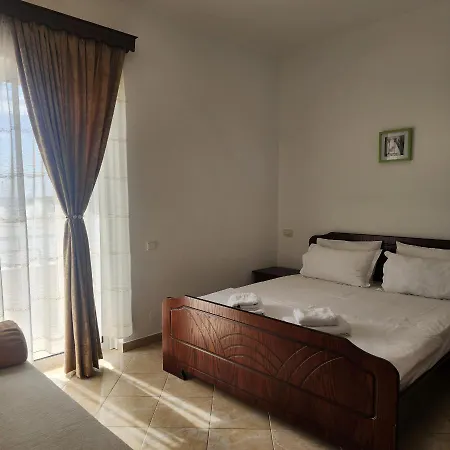 Amelie's & * Sarandë