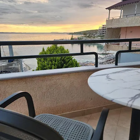 מלון Amelie's & *