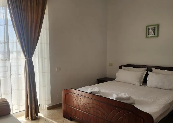 Amelie's & * Sarandë